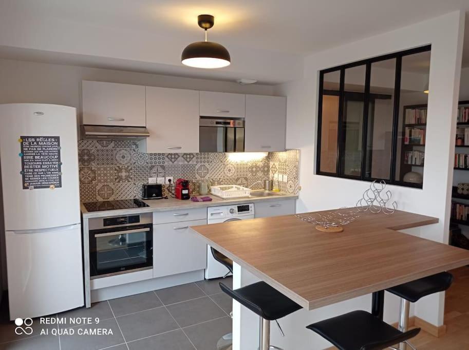 Superbe Appartement Avec Balcon Filant Cenon Exteriör bild