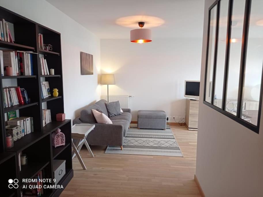 Superbe Appartement Avec Balcon Filant Cenon Exteriör bild
