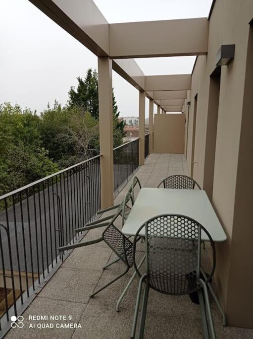 Superbe Appartement Avec Balcon Filant Cenon Exteriör bild